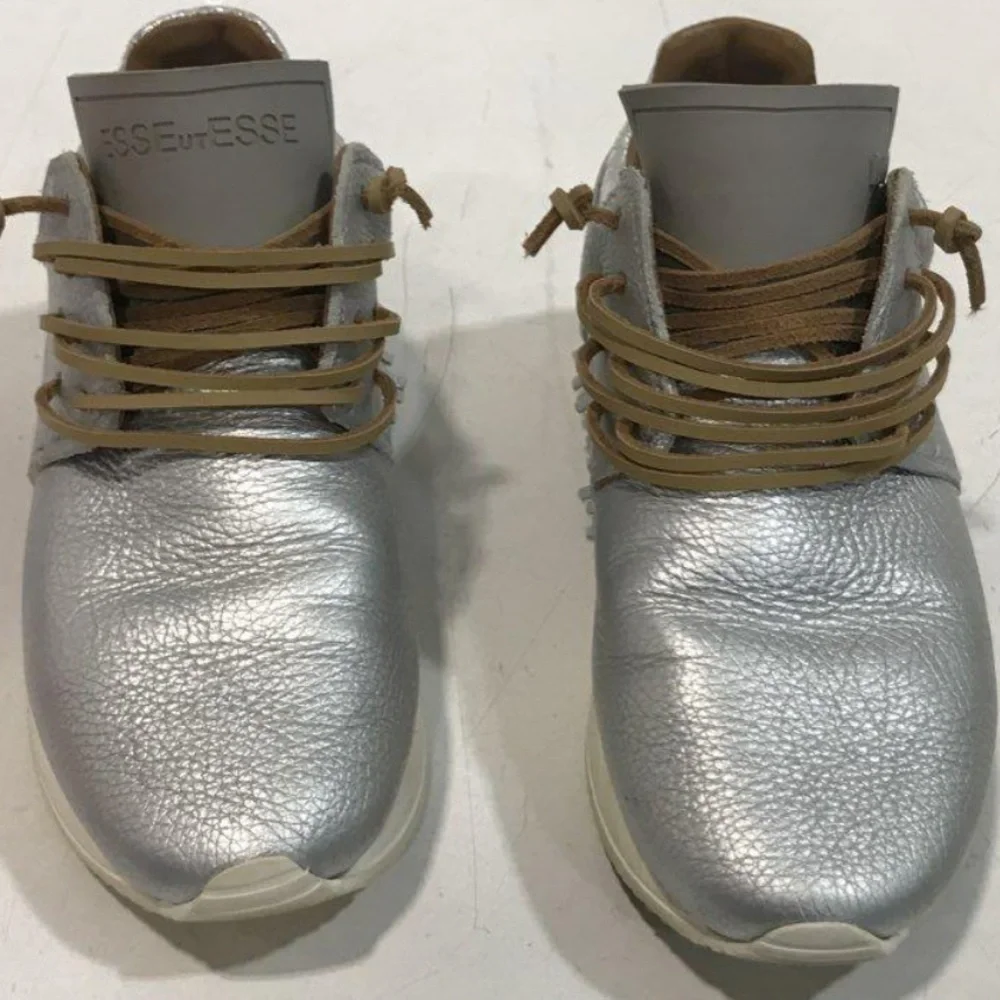 Women’s Esseutesse Silver Pebbled Grain Leather Fringe Sneakers Size 37